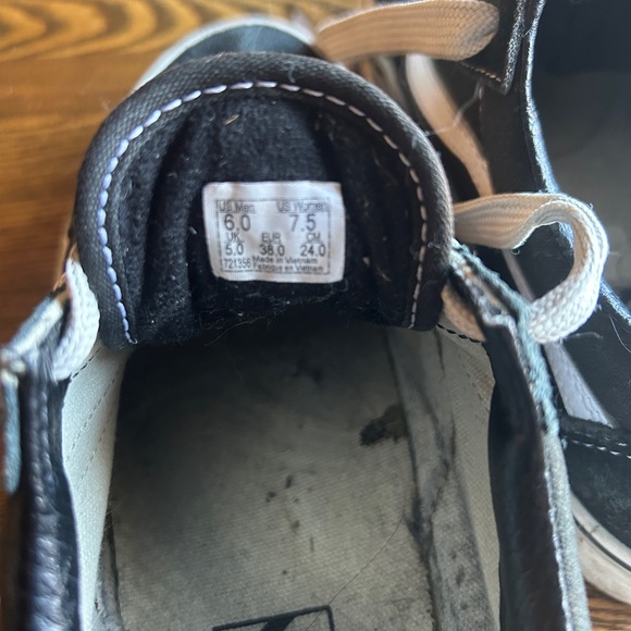 Vans Old Skool Skate Shoes - Picture 5 of 7